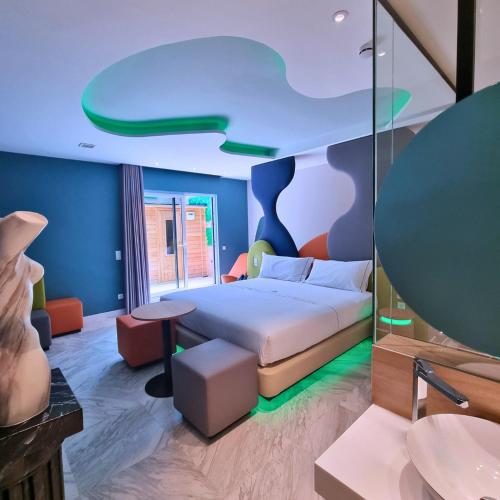 Hotel Avenue - adults only - Tap to explore photos