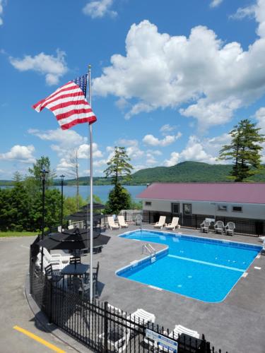 Lake N Pines Motel in Cooperstown, USA
