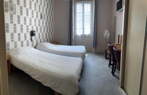 2 twin beds