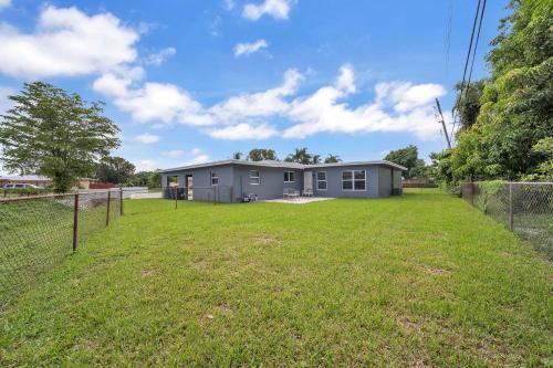 Sweet Escape 5 br/2ba min from airport and beach in Fort Lauderdale, USA