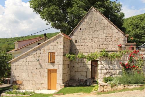 Casa Petra, village stone house