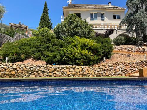 Casa con piscina y vistas en Vallirana/Barcelona