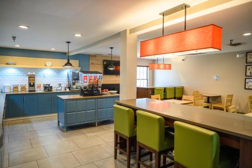 Ételek és italok, Country Inn & Suites by Radisson, Greenfield, IN in Greenfield