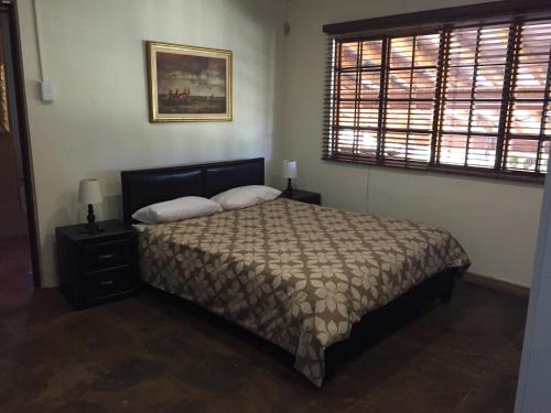 1 double bed, 2 twin beds