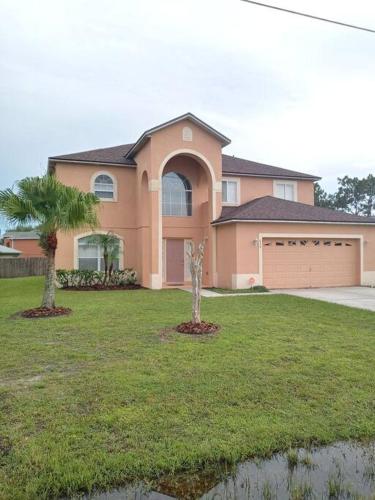 Amores luxurious 4 bedroom home. in Kissimmee, USA
