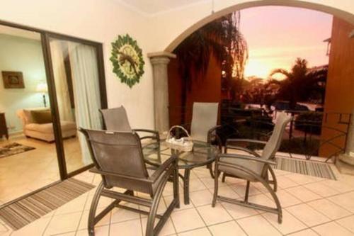 Sunrise 17-Tropical Three Bedroom Condo!