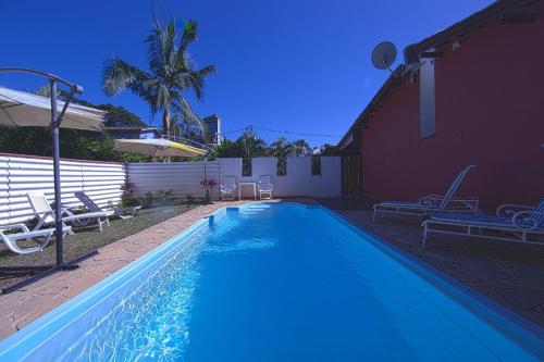 Piscina e 3 dorm. a 150 m de Camburizinho