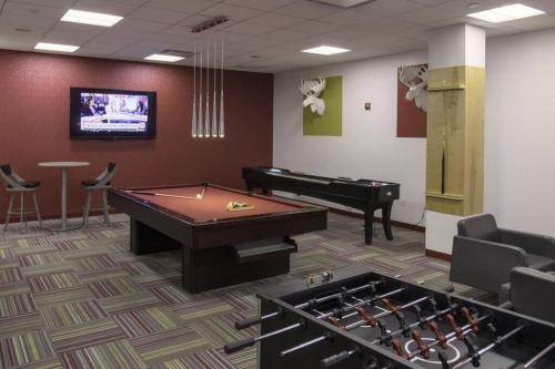 Beautiful 2 BR Apt At Crystal City With Gym in Arlington, USA
