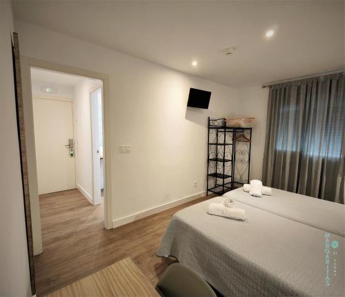 Double or Twin Room image 7