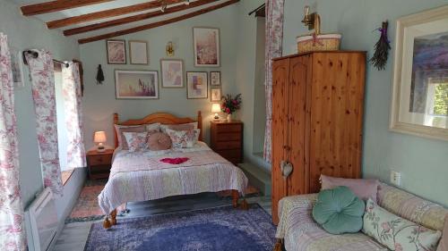 La Colline de Tilleul - Les Deux Puits - Cosy Cottage with swimming pool near Aubeterre