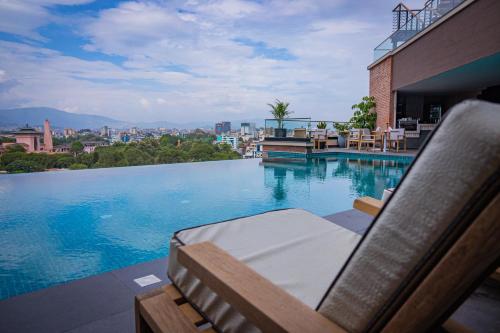 Úszómedence, Hotel Barahi Kathmandu near Kathesimbhu Stupa