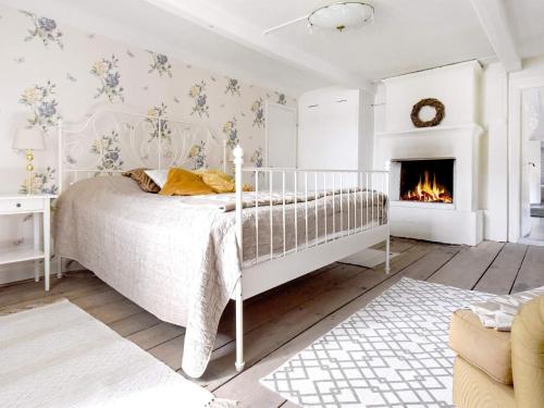 Five-Bedroom Holiday home in Hova 2 - main image