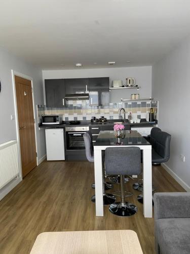 Spacious Apartment next to Central Train Station