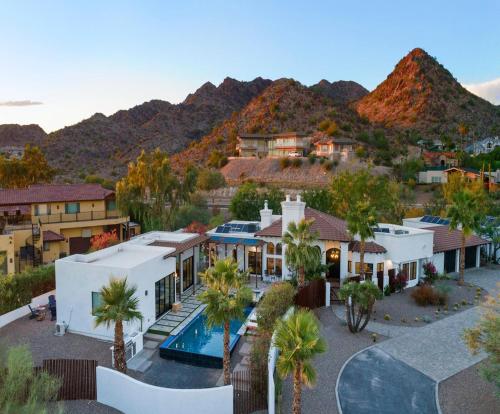 Exterior view, Las Casitas Extraordinaire in Paradise Valley