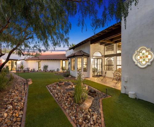 Exterior view, Las Casitas Extraordinaire in Paradise Valley