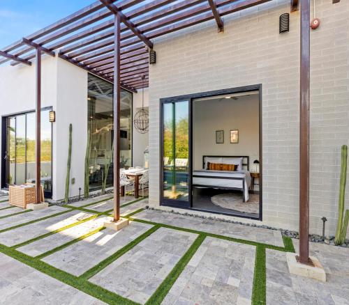 Exterior view, Las Casitas Extraordinaire in Paradise Valley