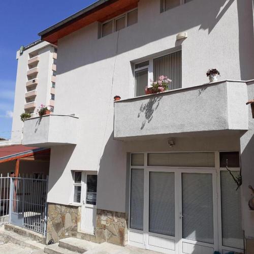 Teo's Guest House - image 14