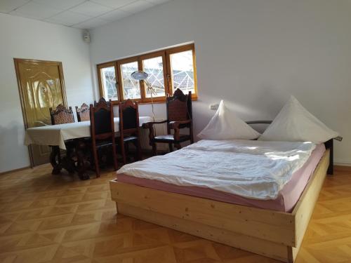RIVER side - cosy - lot of space
