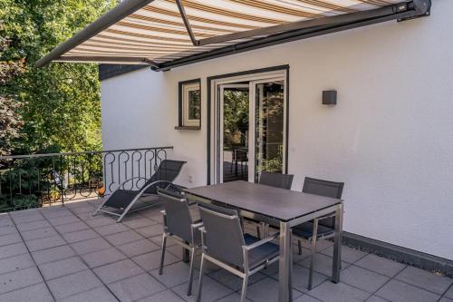 Balcony/terrace, bonquartier Stilvoll aufm Land leben, Top-Anbind in Hennef