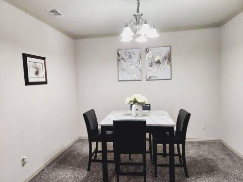 Townhouse near AT&T stadium, Six Flags & Epic Waterpark in Grand Prairie, USA