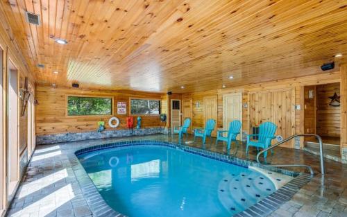 Poolin Around- Indoor Private Pool, Hot Tub, Free attraction Tickets