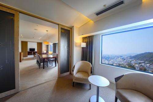 Two-Bedroom Suite with City View - Lounge Access