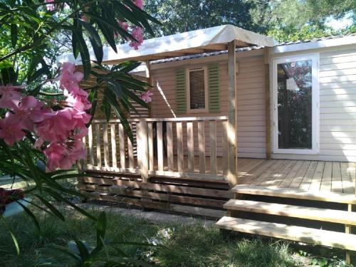 2 bedrooms, 5 beds