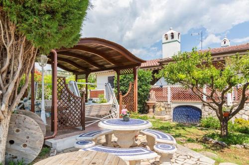 Historic Luxury Villa - Accommodation - Terracina