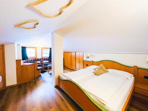 Quadruple Room image 6