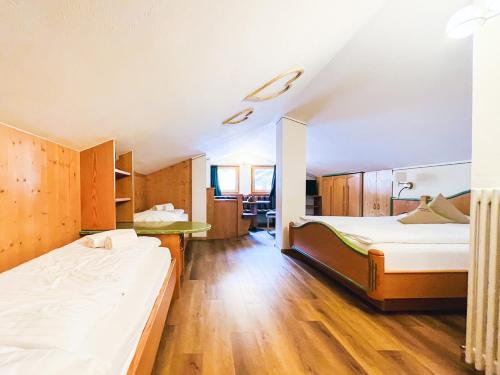 Quadruple Room image 7