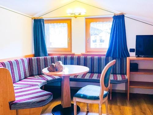 Quadruple Room image 9