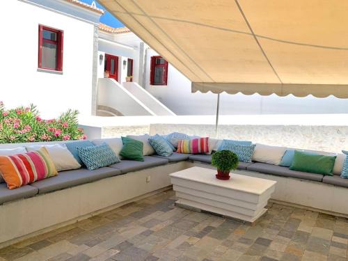 Idisti Villa in Spetses by the sea, top location.