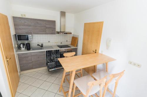 Appartment in den Weinbergen bei Mainz - mit 2x Doppelzimmern, 1x großes Wohnzimmer, Bad & Küche