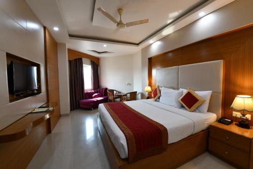Deluxe Suite image 4