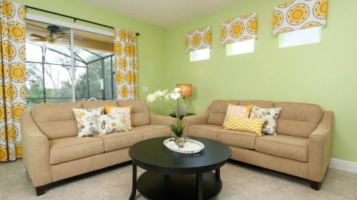 4317 Acorn in Davenport, USA