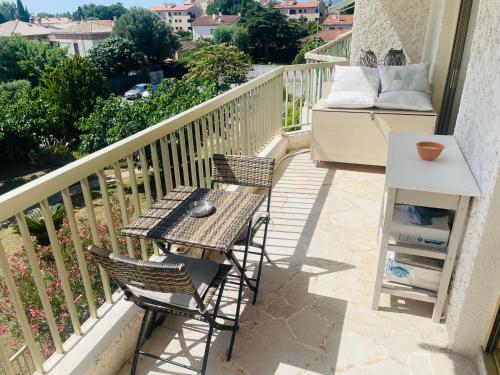 Studio de standing climatisé, avec piscine, proche de la mer (Studio de standing climatise, avec piscine, proche de la mer) in Frejus városközpont