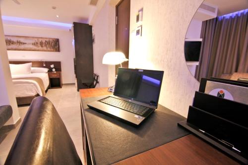 Achilleos City Hotel - image 2