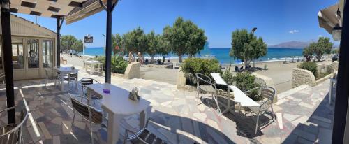 Restaurant, Alexander Beach Hotel in Adelianos Kampos