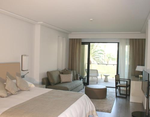 Superior Double Room ( 3 Adults + 1 Child)