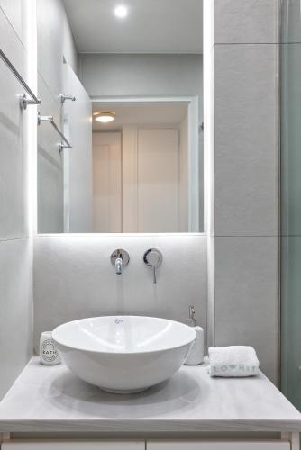 Chic One Bd Apartment with Hilton View - image 4