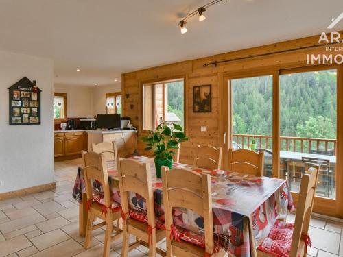 Chalet indépendant 10 personnes, 4 chambres, wifi, proche bus et pistes de ski - FR-1-391-143 gîte à louer Gîte l'Aubépine