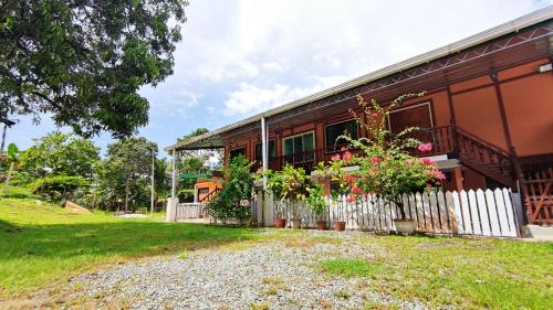 Kampung B&B Homestay