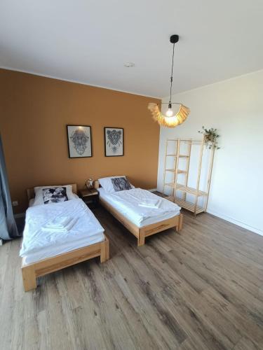 2 twin beds
