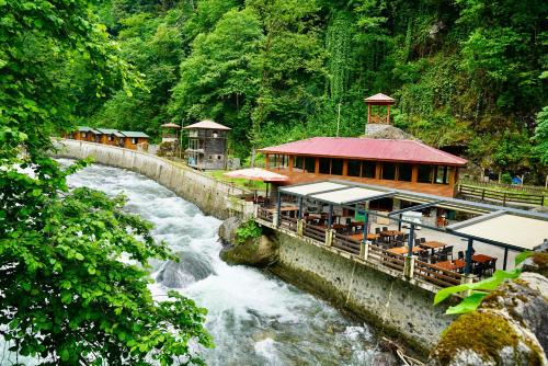 DERE AĞZI TATİL KÖYÜ