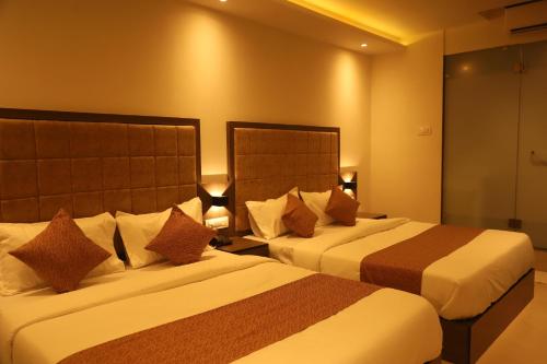 2 queen beds