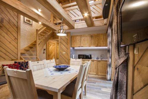 Apartment with Balcony - ST. S room in Willa Tatiana Boutique apartamenty