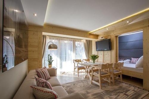 Apartment with Terrace - S room in Willa Tatiana Boutique apartamenty