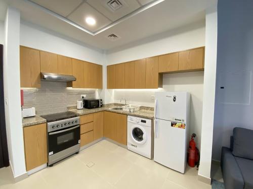 LuxBnB Bellevue Tower City  View  - image 10