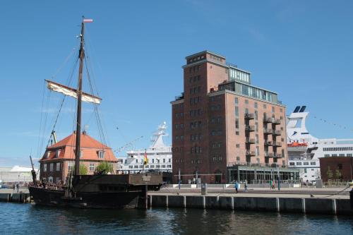 Meerblick, Balkon und private Sauna im historischen Getreidespeicher, Wismar