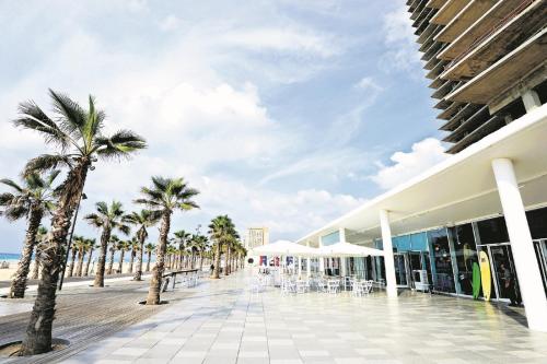 Praia, דירת 3 חדרים מול הים in Bat Yam
